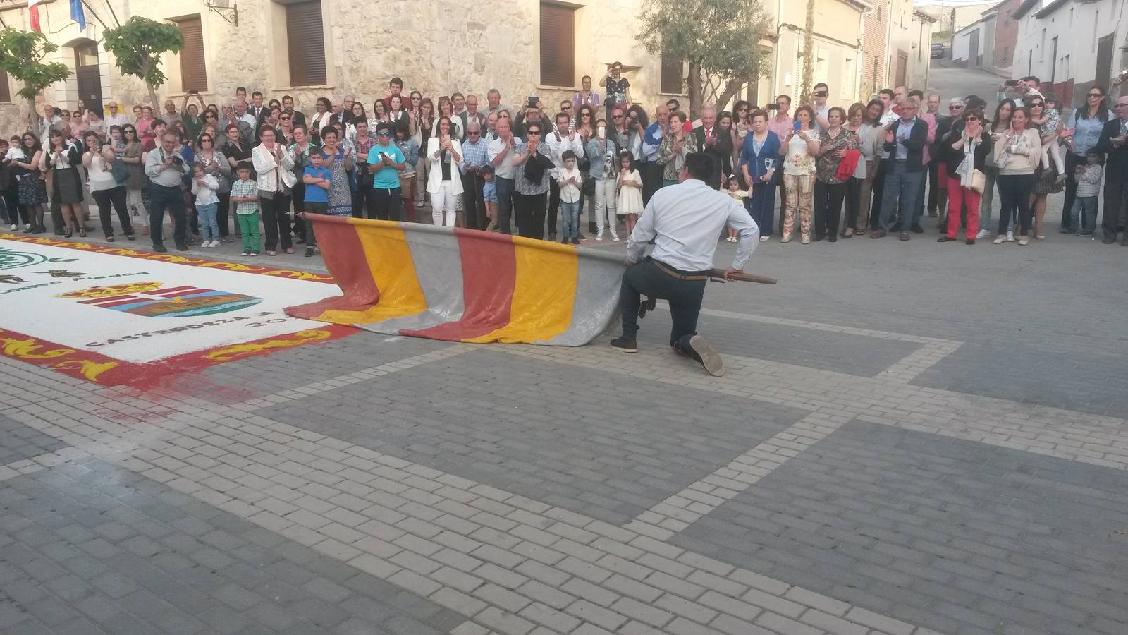 Los vecinos de Castrodeza honran a San Miguel