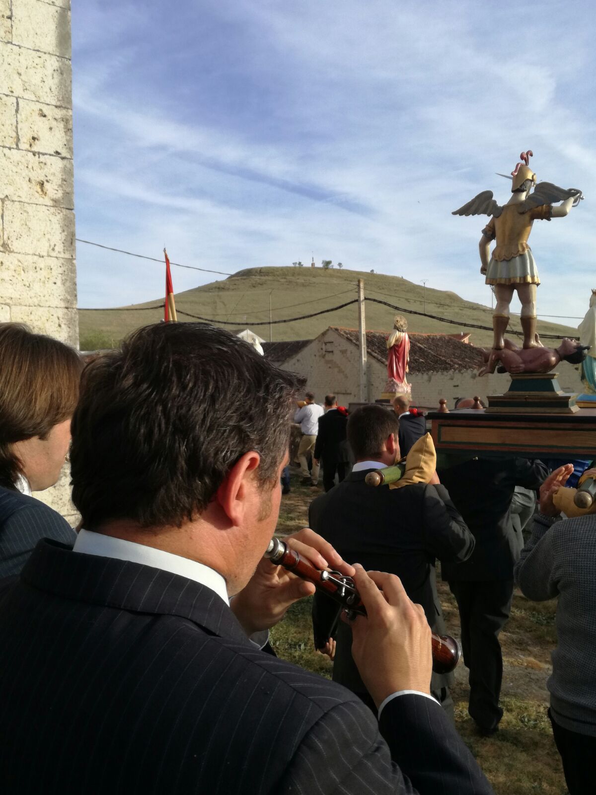 Los vecinos de Castrodeza honran a San Miguel