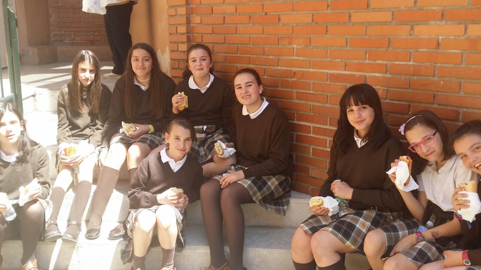 Bocata solidario en el colegio Santa Teresa de Jesús de Valladolid