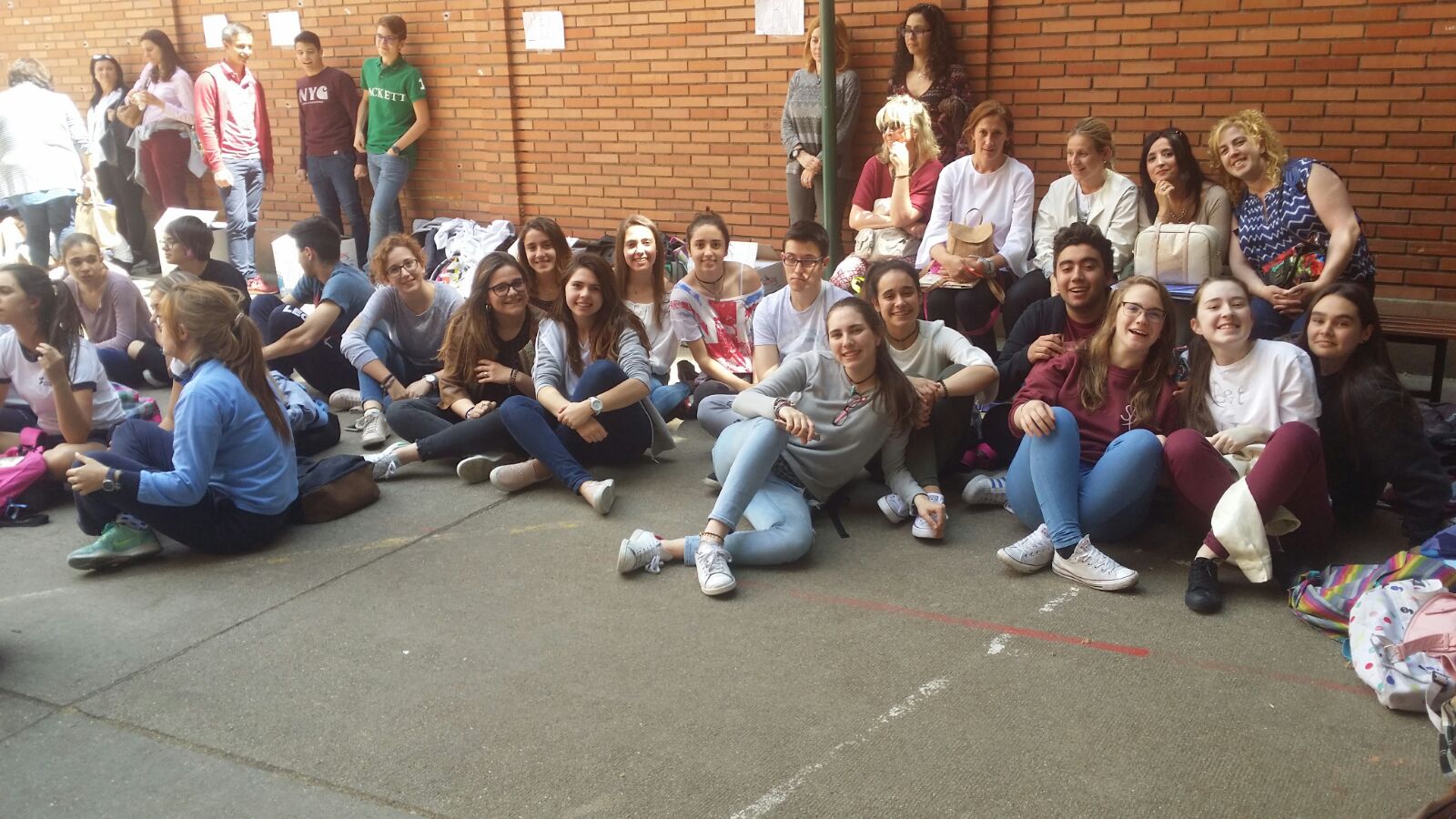 Bocata solidario en el colegio Santa Teresa de Jesús de Valladolid