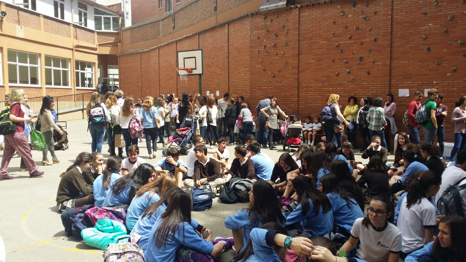 Bocata solidario en el colegio Santa Teresa de Jesús de Valladolid