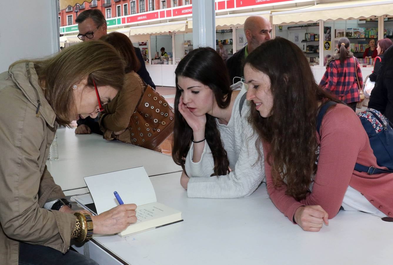 Carmen Posadas desvela los entresijos de &#039;La hija de Cayetana&#039; en la Feria del Libro de Valladolid