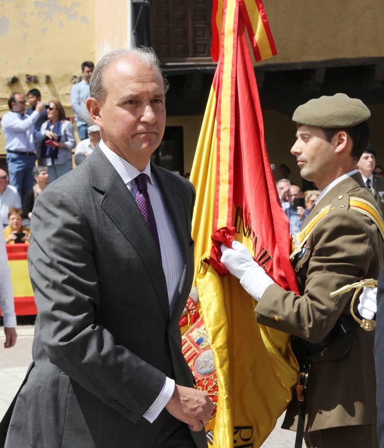 Paredes de Nava rinde honores a las Fuerzas Armadas (1/2)