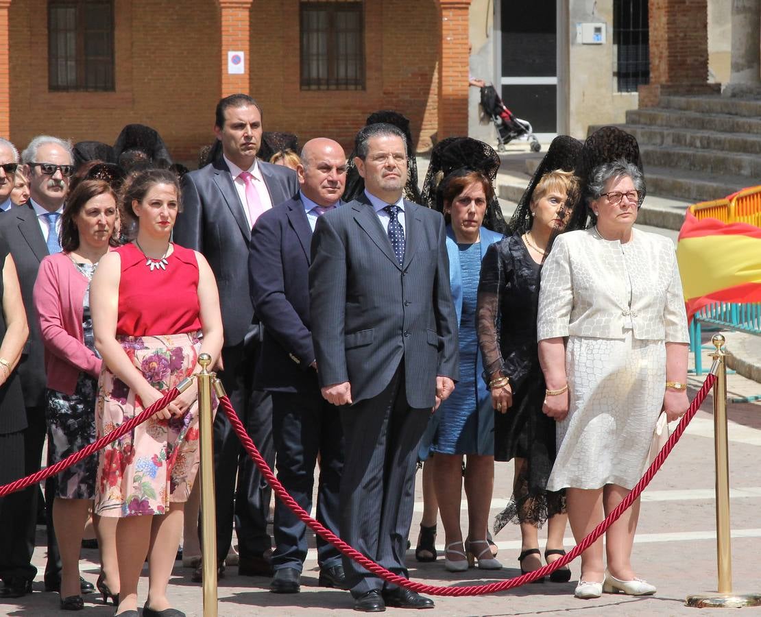 Paredes de Nava rinde honores a las Fuerzas Armadas (1/2)