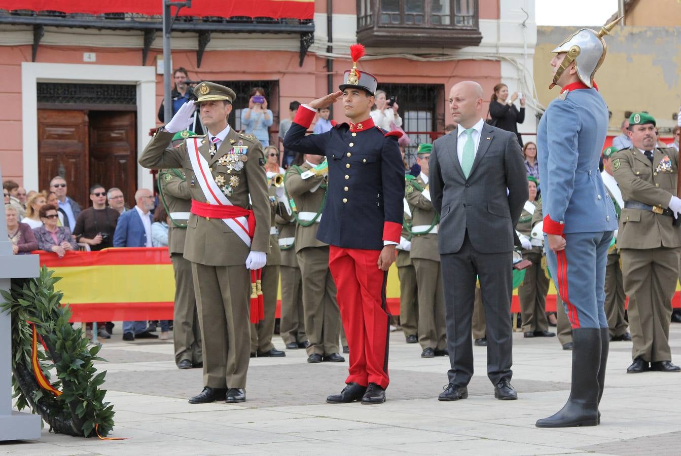 Paredes de Nava rinde honores a las Fuerzas Armadas (2/2)