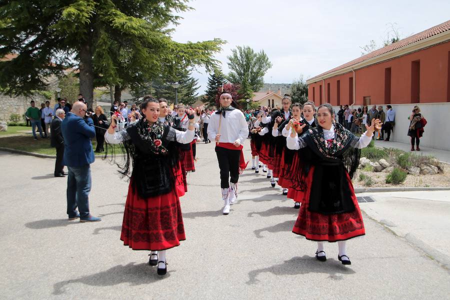 Danzas en Villaviudas en la fiesta de San Isidro