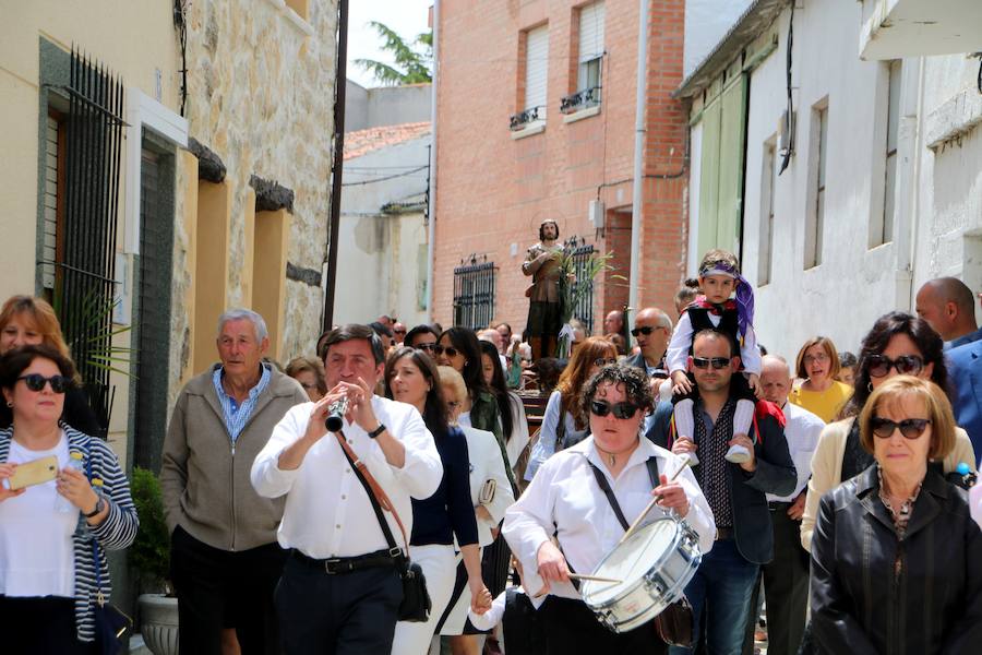 Danzas en Villaviudas en la fiesta de San Isidro