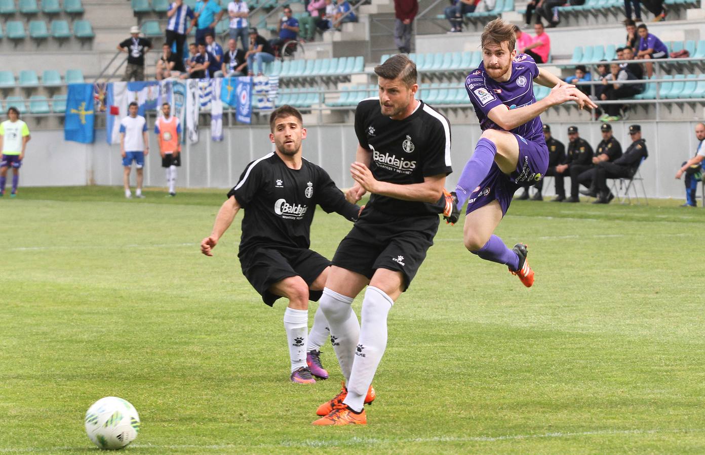 El Cristo Atlético da un recital de buen fútbol ante el Avilés (2-1)