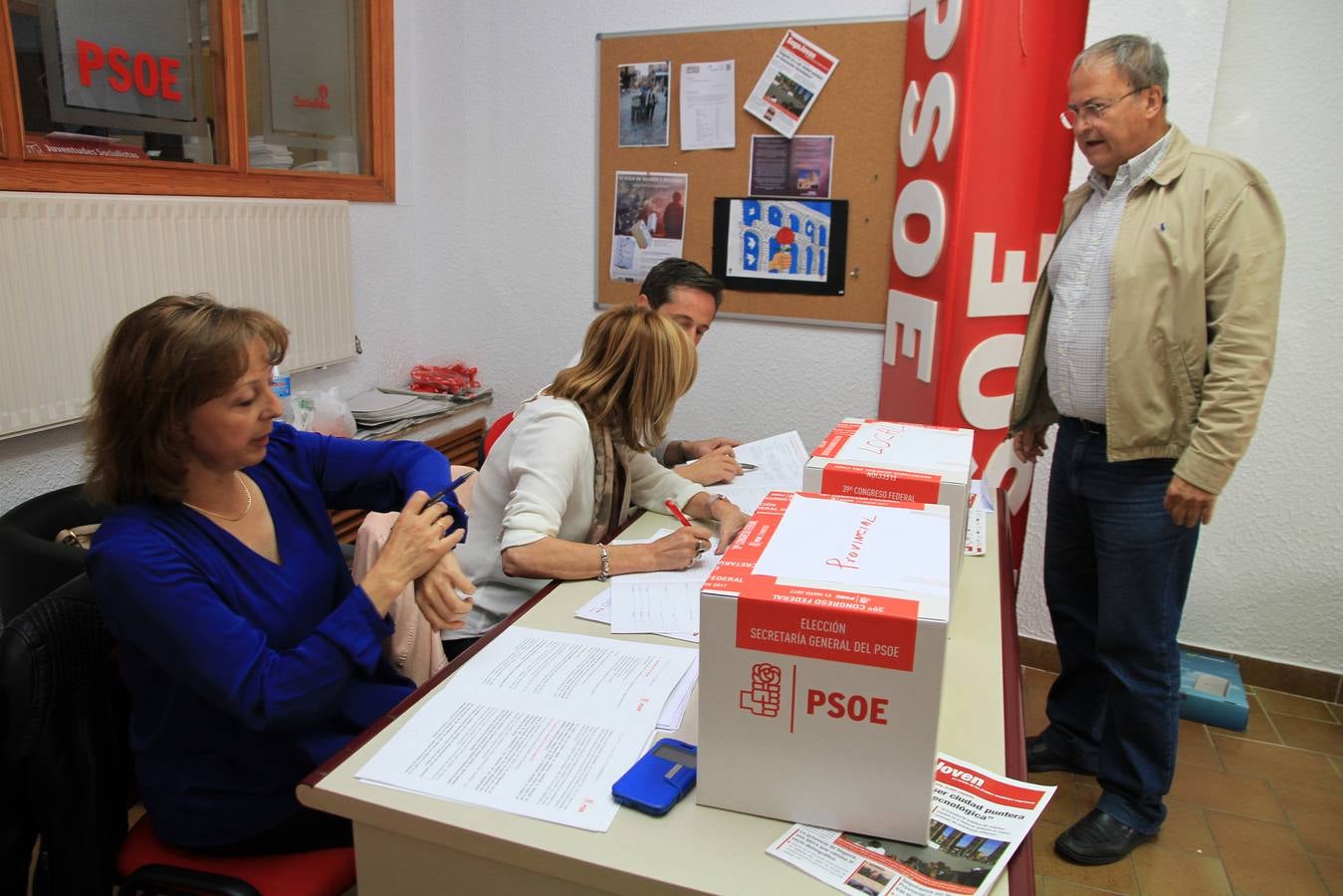 Los afiliados segovianos votan en las primarias del PSOE