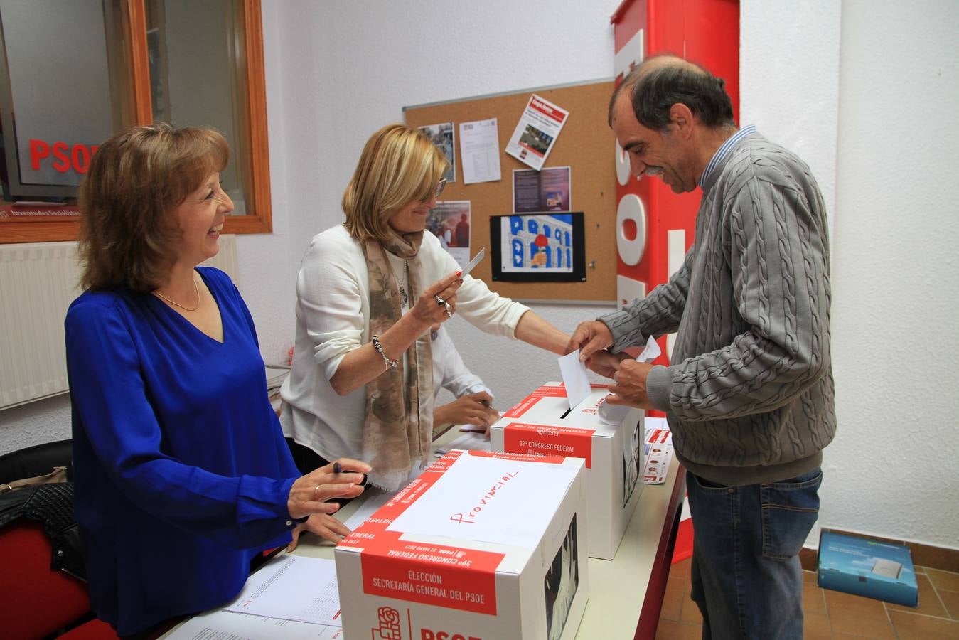Los afiliados segovianos votan en las primarias del PSOE