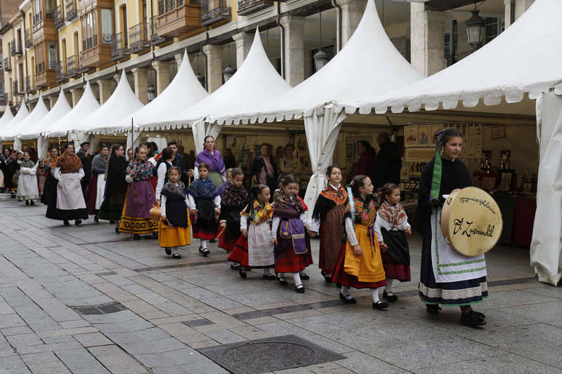 Festival de danzas y paseo por la Calle Mayor