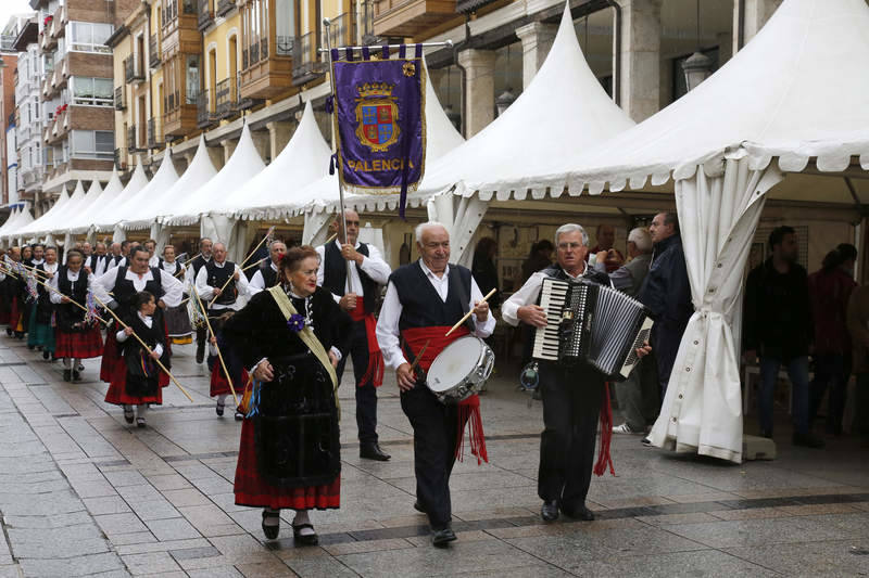 Festival de danzas y paseo por la Calle Mayor