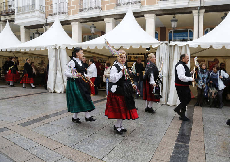 Festival de danzas y paseo por la Calle Mayor