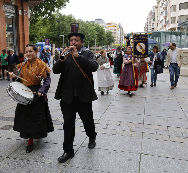 Festival de danzas y paseo por la Calle Mayor