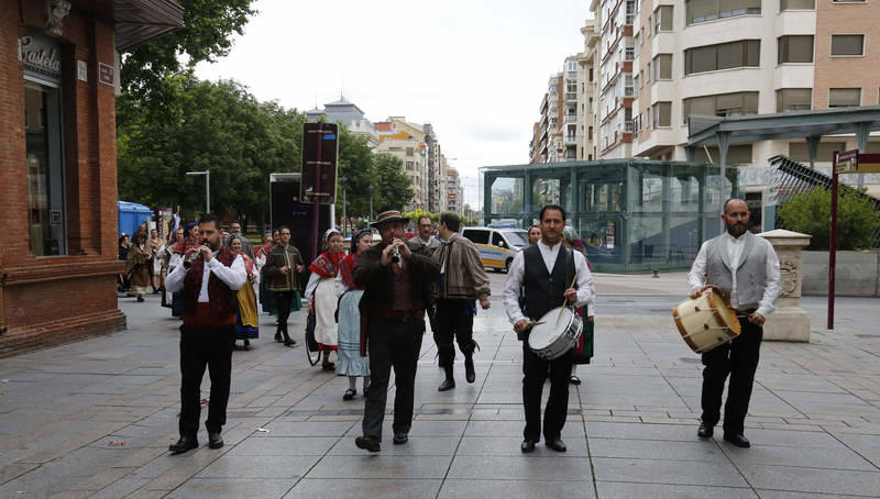 Festival de danzas y paseo por la Calle Mayor