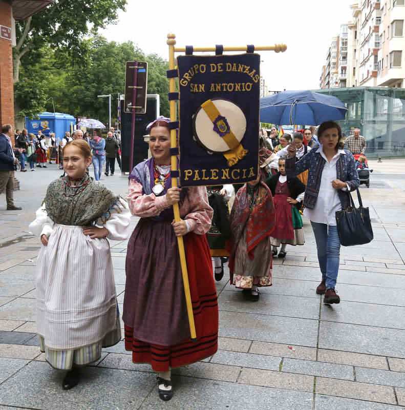 Festival de danzas y paseo por la Calle Mayor