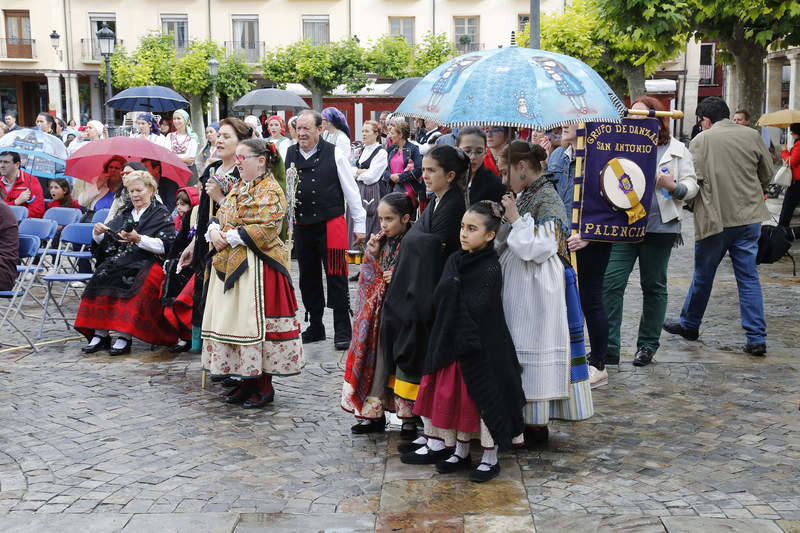 Festival de danzas y paseo por la Calle Mayor