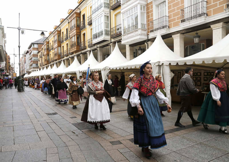 Festival de danzas y paseo por la Calle Mayor