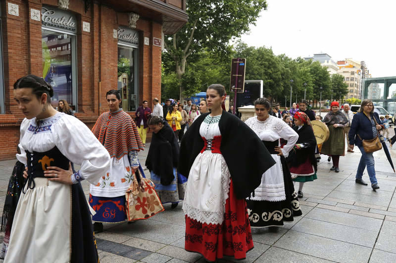 Festival de danzas y paseo por la Calle Mayor