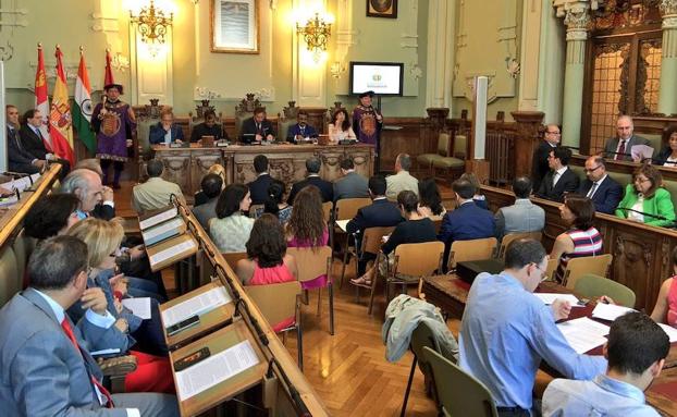 Acto de hermanamiento desarrollado en el Ayuntamiento.