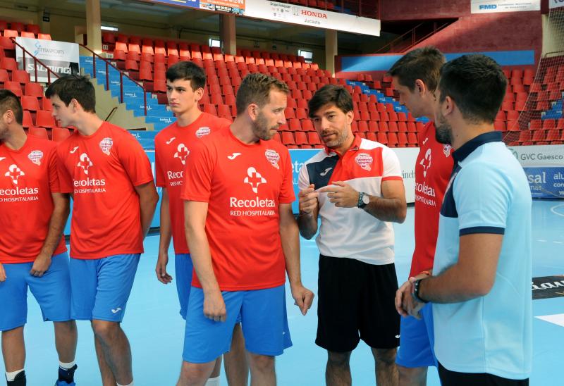 Presentación del BM Atlético Recoletas en el polideportivo Huerta del Rey de Valladolid
