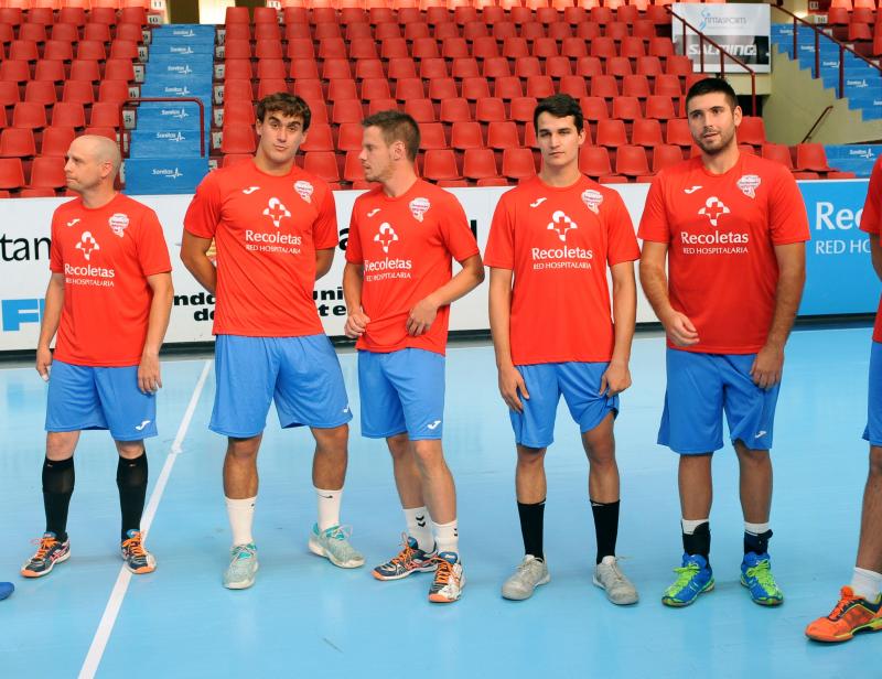 Presentación del BM Atlético Recoletas en el polideportivo Huerta del Rey de Valladolid