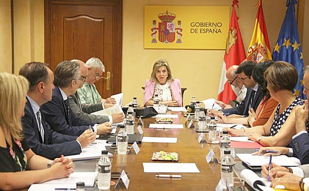 María José Salgueiro ha presidido la reunión de coordinación en la Delegación del Gobierno de Valladolid. 