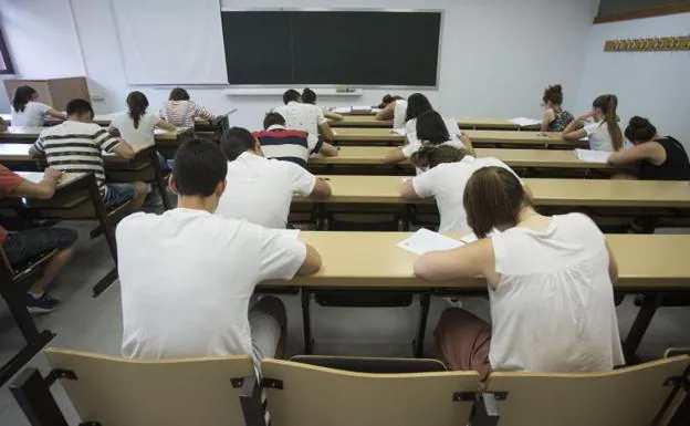 Alumnos que terminaron el Bachillerato este curso, en la prueba de acceso a la Universidad celebrada en Valladolid.