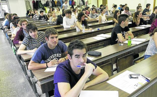 Estudiantes que se presentaron a una anterior convocatoria de los exámenes de la Selectividad en el distrito académico correspondiente a la Universidad de Salamanca.