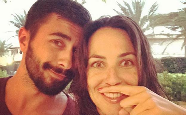 Irene Junquera bromea con su novio Rayden. 
