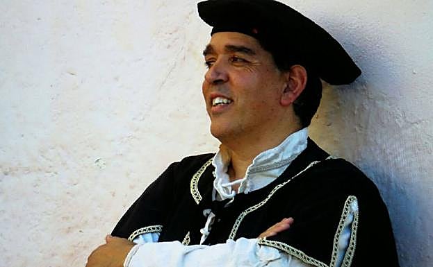 Javier Sánchez, con un atuendo medieval. 