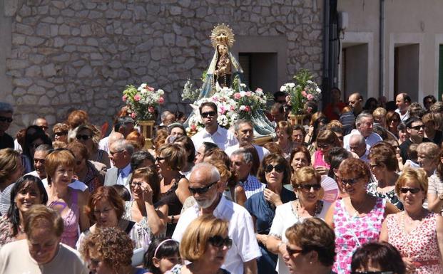 Procesión en honor de la Virgen del Rosario. 