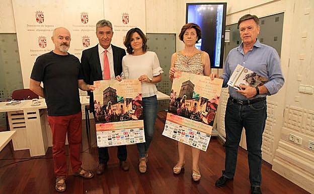 Miguel Gómez (i), Luis Mariano García, Sara Dueñas, Felisa Ruano y Francisco Vázquez, en la presentación. 