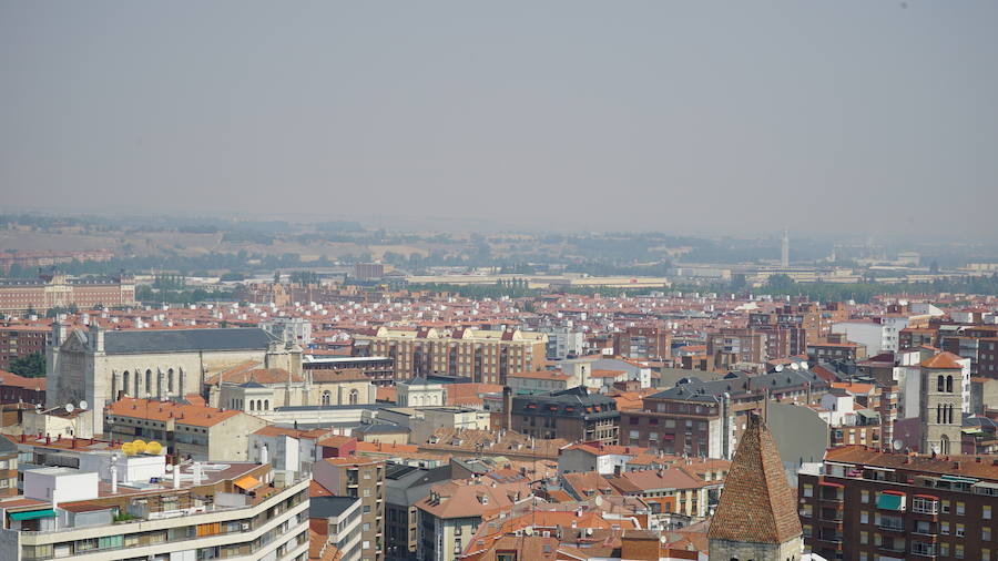 Imágenes del humo en Castilla y León por el incendio de Orense