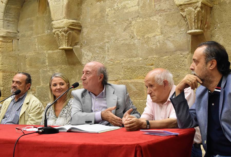 El escritor y arquitecto presenta en Aguilar su último libro, 'Hasta una ruina puede ser una esperanza'