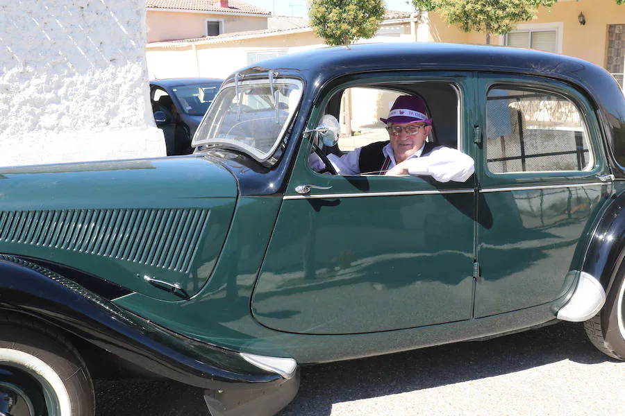 Exhibición de coches en Santiago del Arroyo