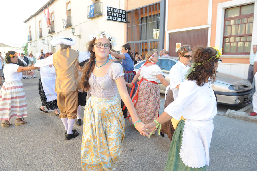 Desfile de la recreación histórica de 1790 en Pozaldez en &#039;El Caño se viste de época&#039;