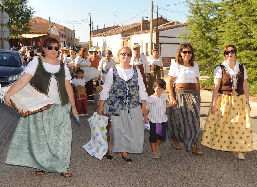 Desfile de la recreación histórica de 1790 en Pozaldez en &#039;El Caño se viste de época&#039;