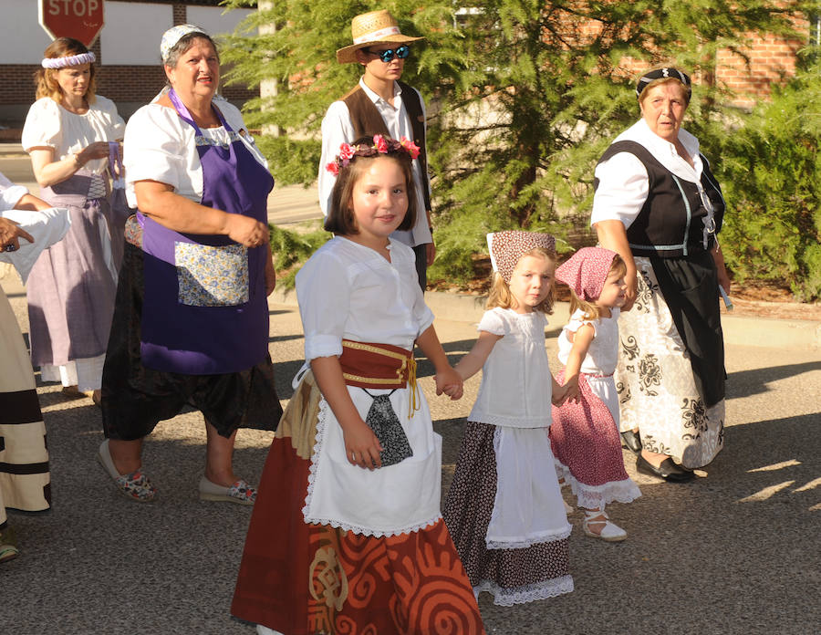 Desfile de la recreación histórica de 1790 en Pozaldez en &#039;El Caño se viste de época&#039;