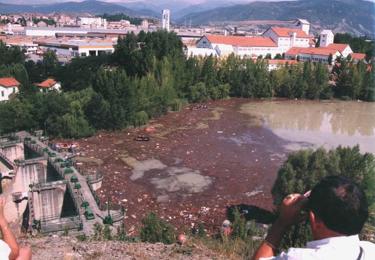 Búsqueda de las víctimas en el pantano de Sabiñánigo.