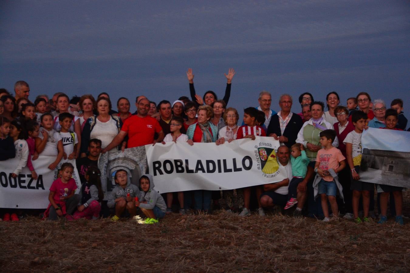 Los pueblos de Castrodeza, Velliza, Villán de Tordesillas y Robladillo se reúnen bajo la luna llena en el páramo de Torozos. 