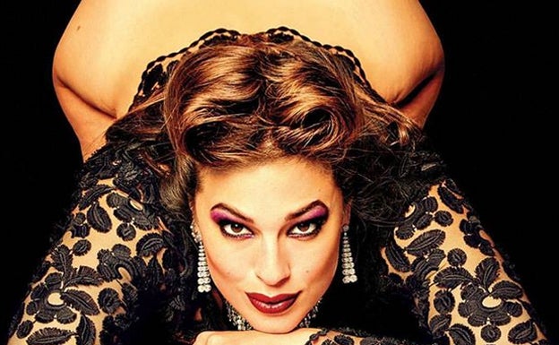 Posado de Ashley Graham. 