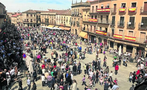 La plaza Mayor repleta de turistas durante la pasada Semana Santa. 