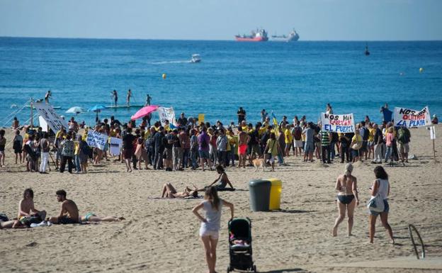 Protesta en la Barceloneta.