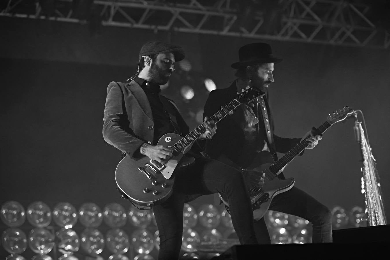 El plantel de la noche prometía, con Leiva, Fangoria, Sidonie, Coque Maya y Xoel López. Y con ellos, 25.000 personas pudieron disfrutar de la completa oferta musical que se fue sucediendo entre los escenarios Ribera del Duero y Aranda. Con el cartel de no hay billetes colgado desde última hora del jueves, la organización decidió duplicar anoche los carriles de entrada al recinto para evitar las colas que se formaron en la jornada del jueves y generaron las quejas de algunos usuarios.