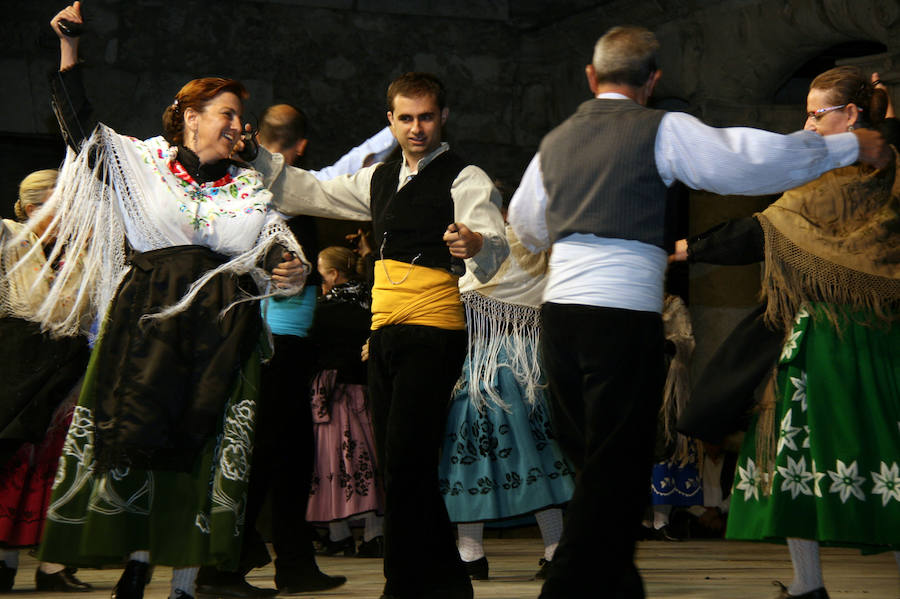 Jotas y presentación de la corregidora de Cuéllar