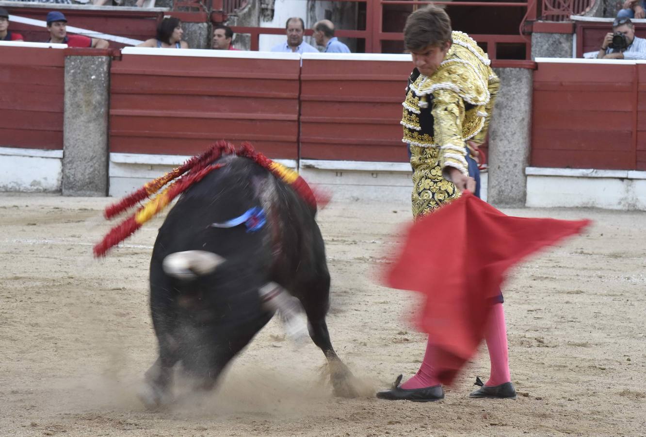 Álvaro García y Antonio Catalán 'Toñete' salieron por la puerta grande a hombros de los quintos