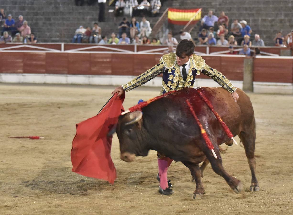 Álvaro García y Antonio Catalán 'Toñete' salieron por la puerta grande a hombros de los quintos