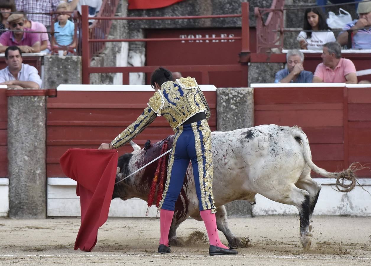 Álvaro García y Antonio Catalán 'Toñete' salieron por la puerta grande a hombros de los quintos