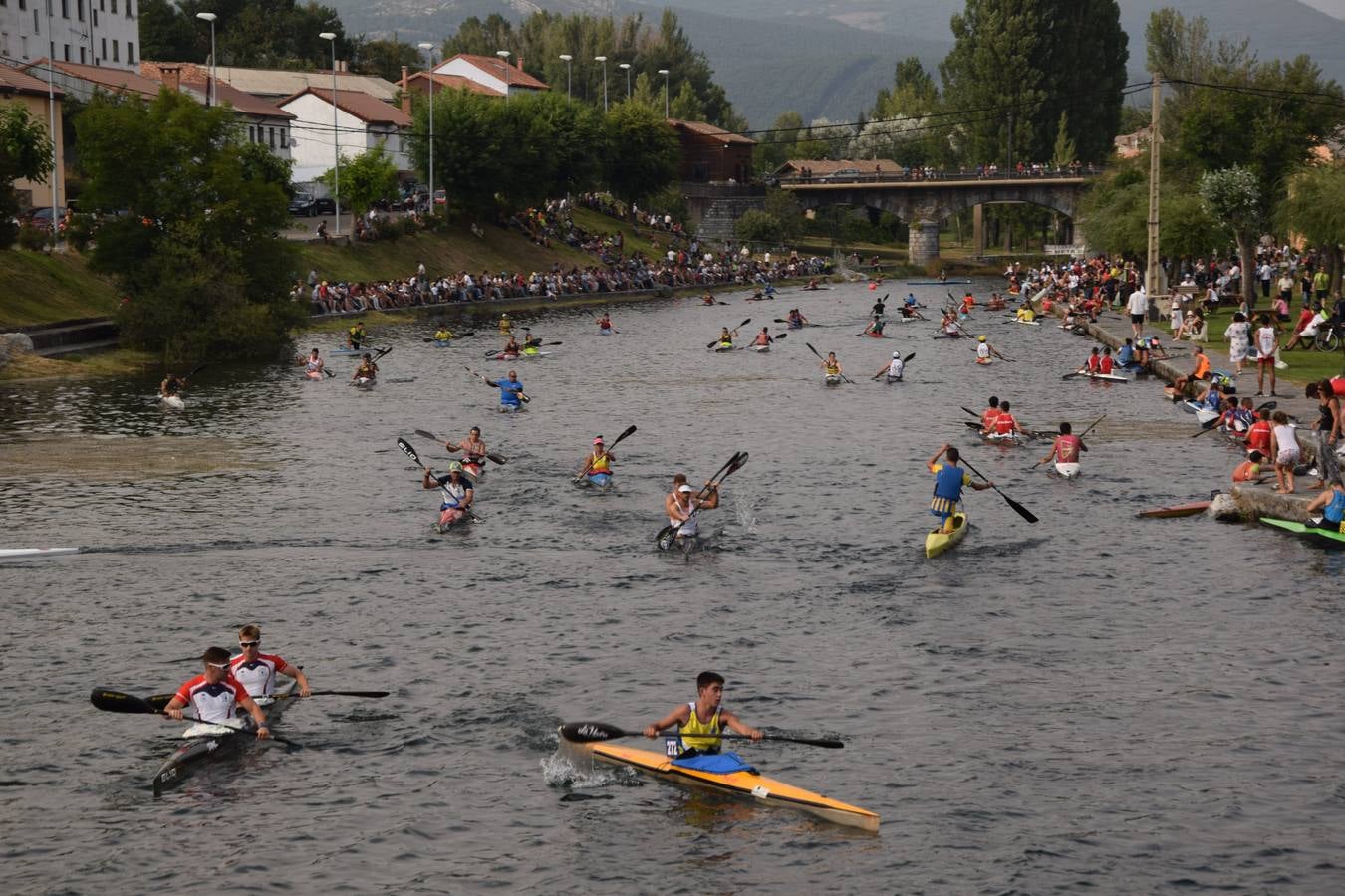 La competición contó con la participación de 320 palistas y 247 embarcaciones